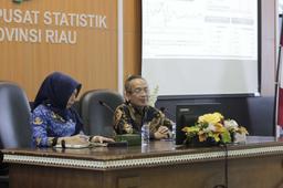 Kepala Biro Perekonomian Mewakili Gubernur Membuka Rilis BERITA RESMI STATISTIK Provinsi Riau